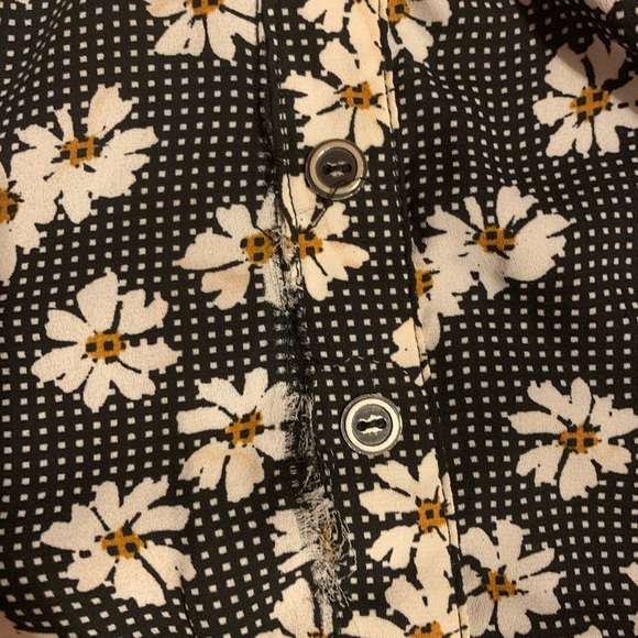 Super cute and flirty summer two piece set! - Picture 4 of 4